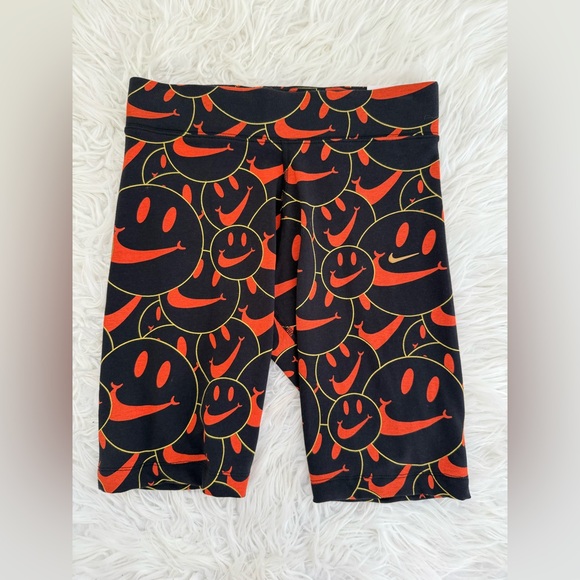 Nike Mid Rise Essentials Bike Shorts - Picture 1 of 10